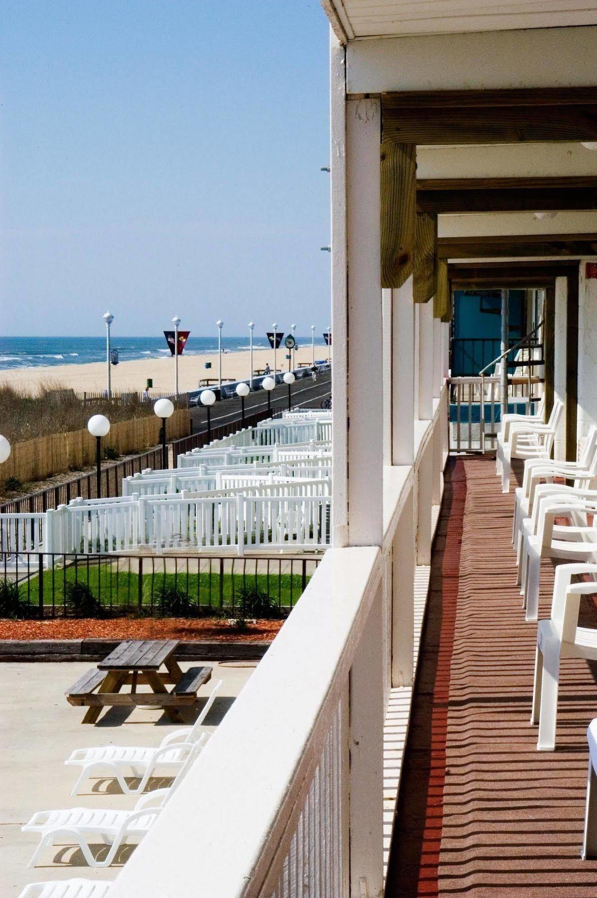 Seabonay Oceanfront Motel 2*