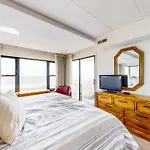 Diamond Beach 305