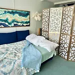 Cozy Condo Steps From The Ocean And Seacrets
