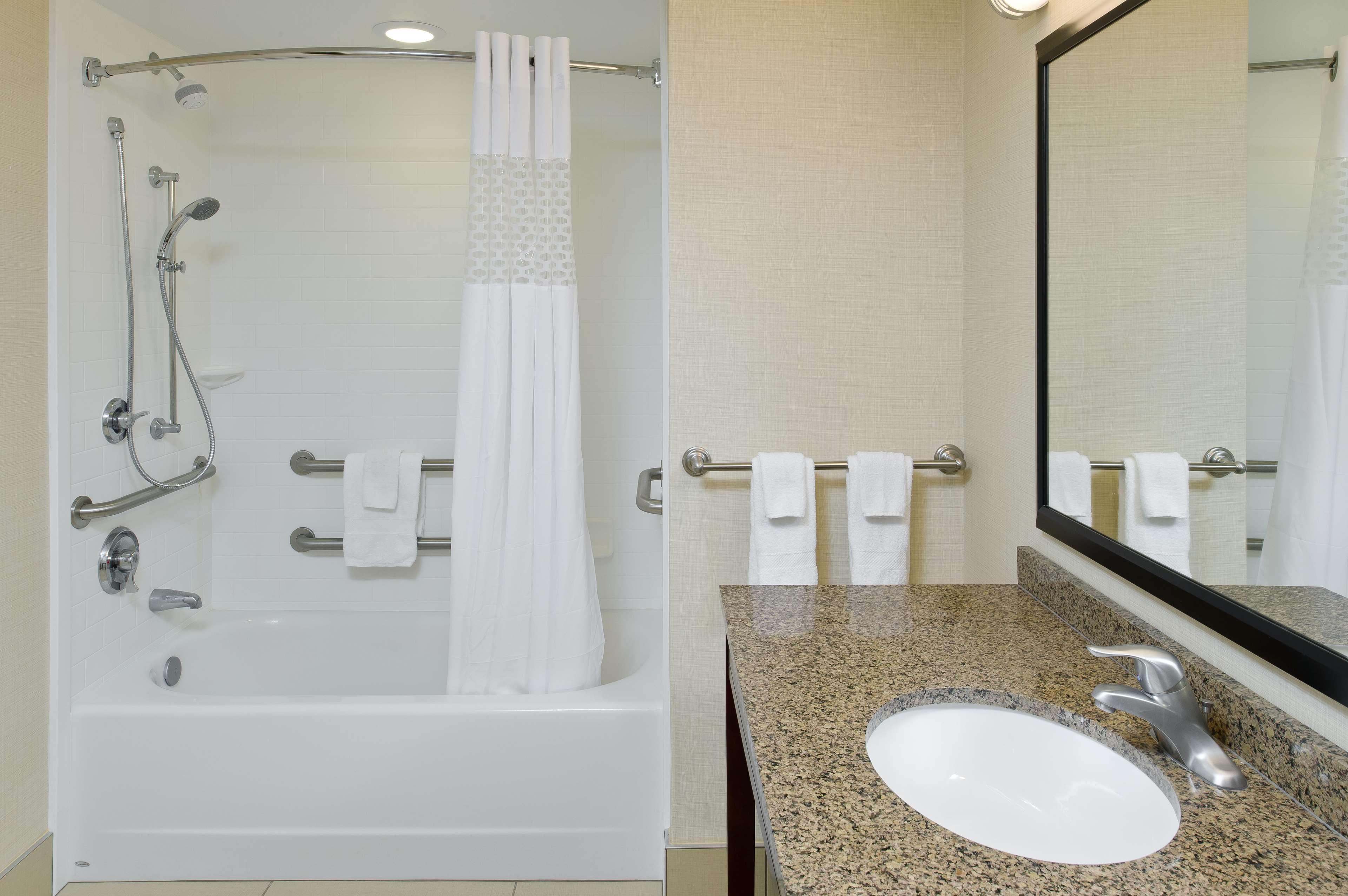 Hotel Hampton & Ocean Bayfront-convention Center