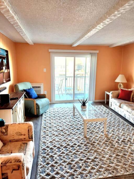 Spacious 2 Bedroom And 2 Baths *