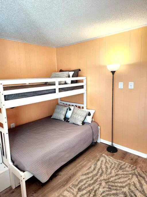 Holiday home Spacious 2 Bedroom And 2 Baths *