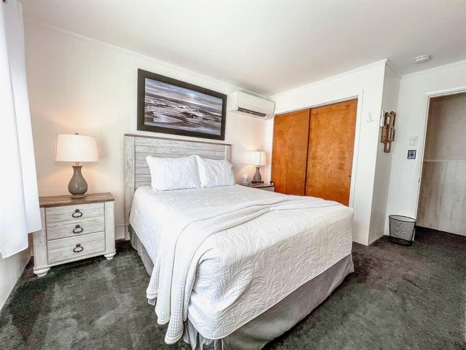 Holiday home Ocean Front * Boardwalk * Private Balcony