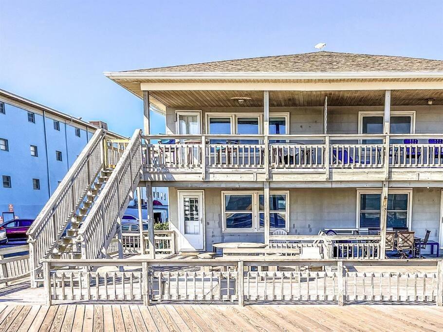 Holiday home Ocean Front * Boardwalk * Private Balcony