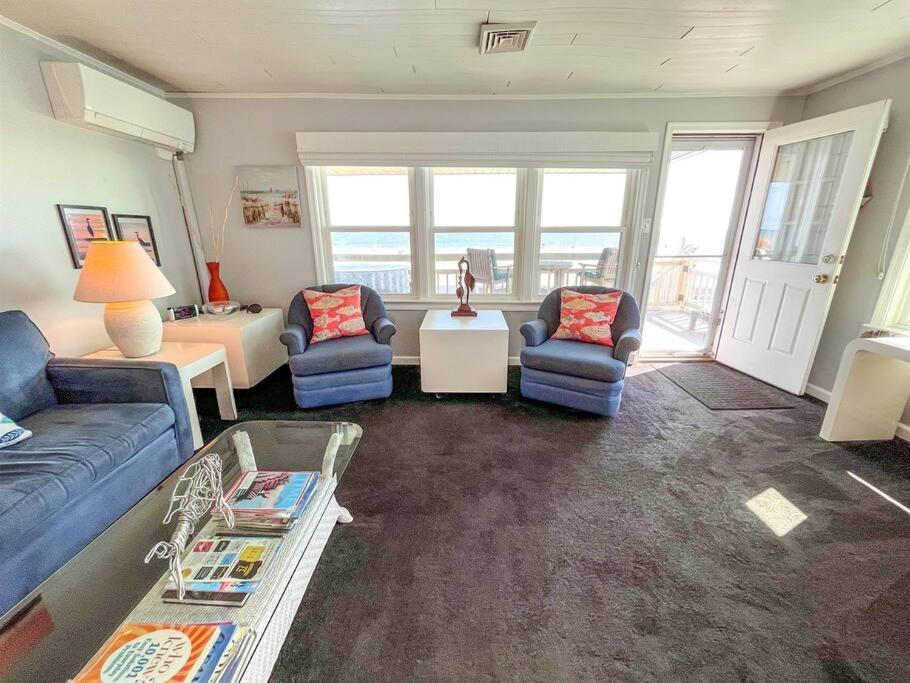 Holiday home Ocean Front * Boardwalk * Private Balcony *
