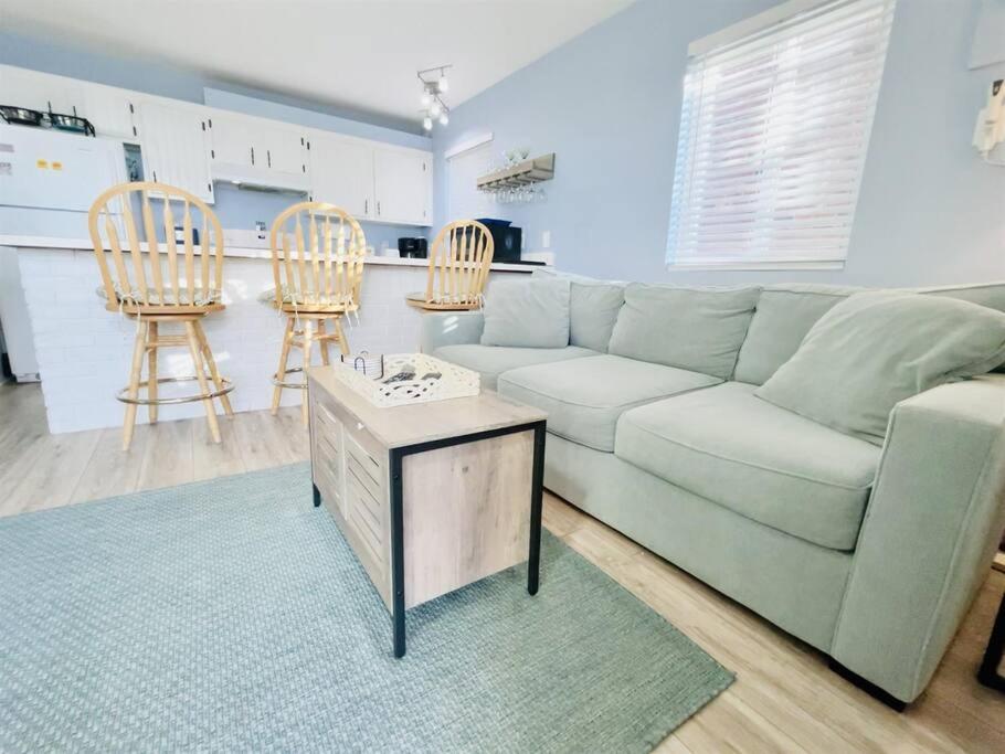 Stunning 2br/2ba Bayfront Retreat