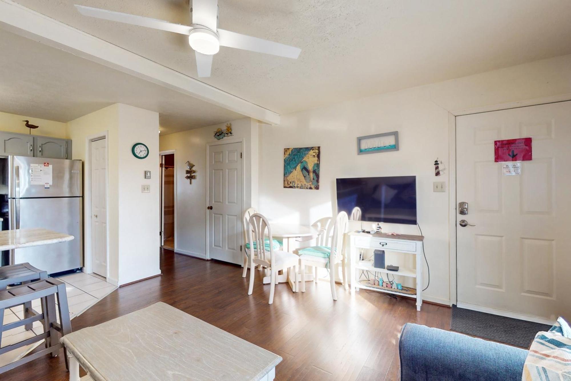 Apartment Pine Needle 109b2 *