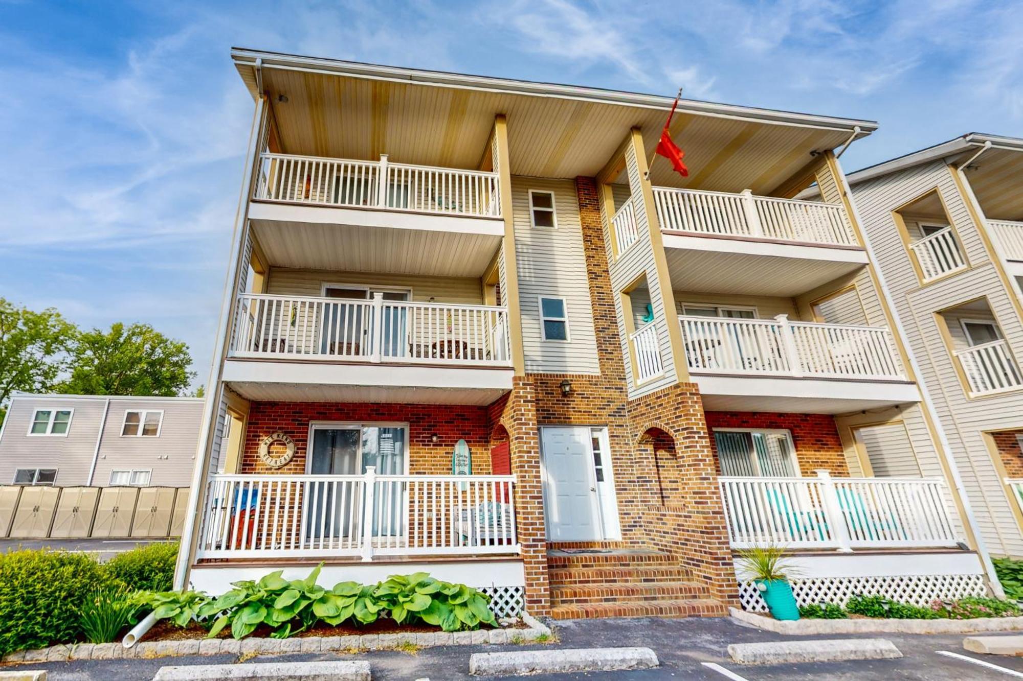 Apartment Pine Needle 109b2