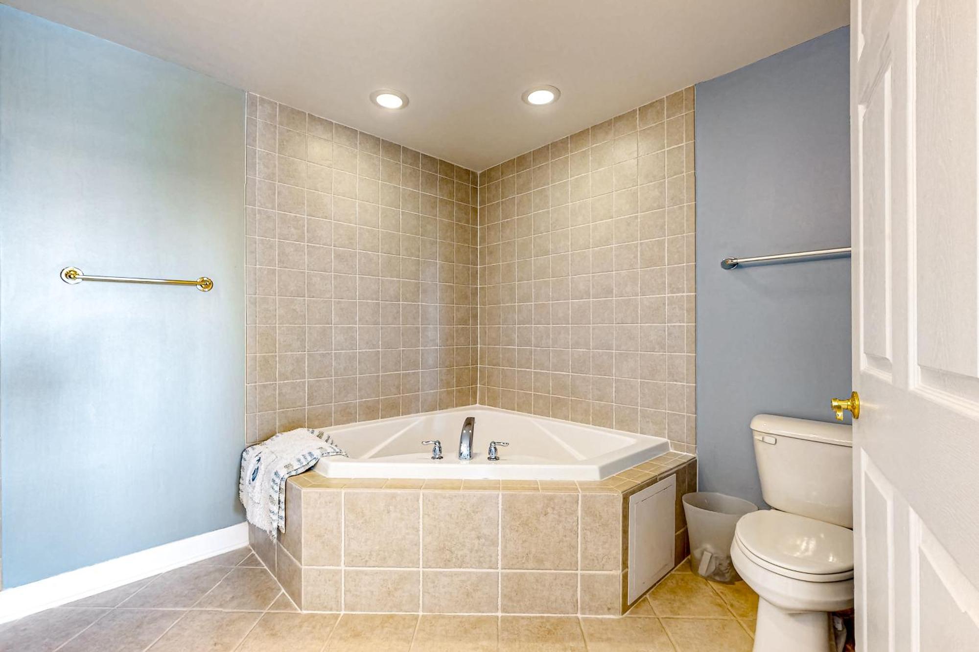 Sunset Pointe 402 Apartment *