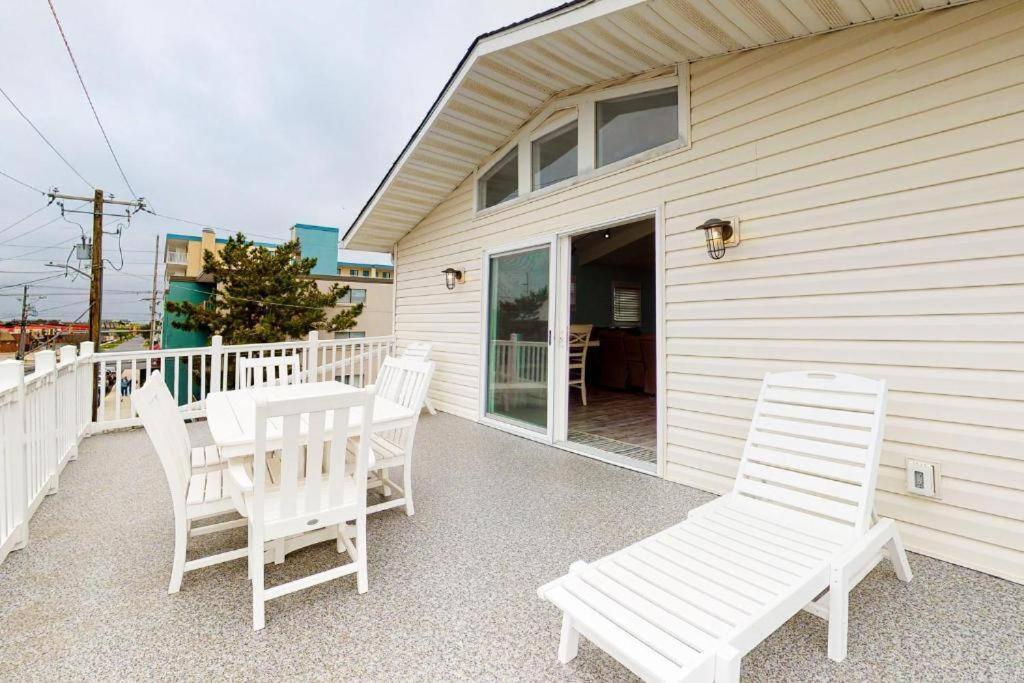Holiday home The Orange Crush - 5br Beachfront Family Retreat *