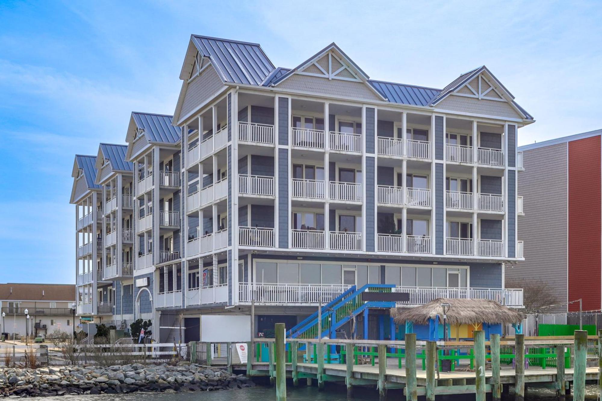 Ocean Inlet Escape With Balcony And Bay Views! Ocean City
