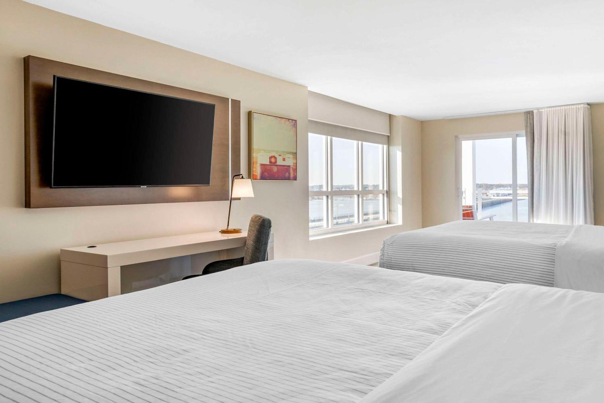 Cambria Ocean - Bayfront Hotel